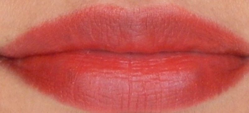 lakme 9 to 5 creaseless matte red letter 6