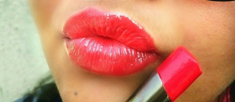 Lakme Gloss Addict Red Delight 1
